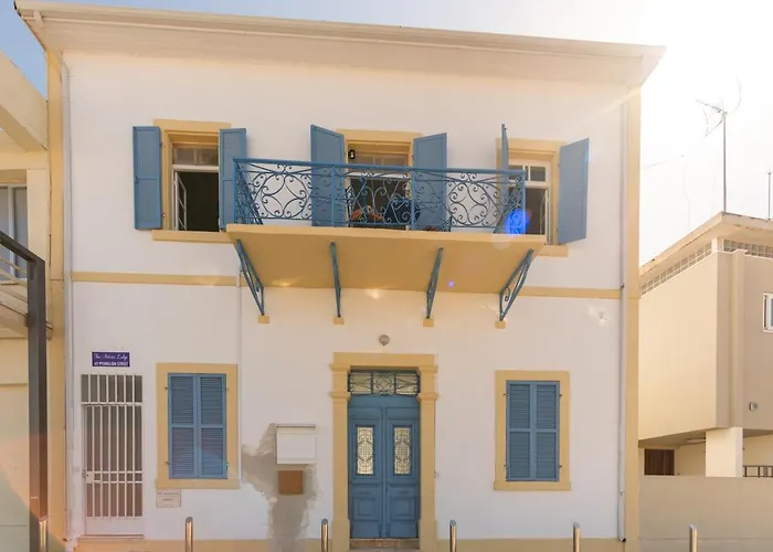 Town With Panoramic Seaview * パ フォス