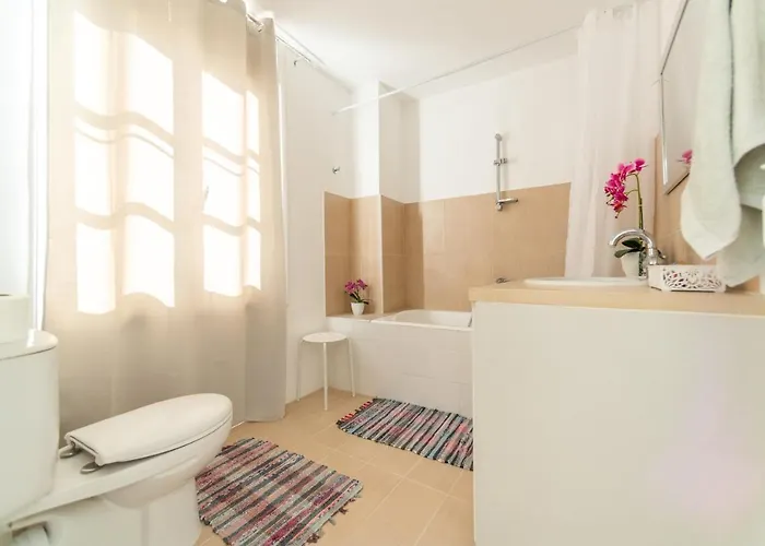 Town With Panoramic Seaview パ フォス